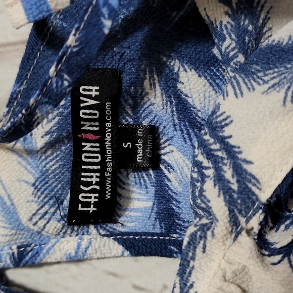 FASHION Nova crop top blouse strap sleeveless - Picture 2 of 6